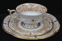 Auktion 351 / Los 8025 <br>Sammelgedeck, Weimar, um 1930, Golddekor, Tasse H-6cm