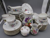 Auktion 351 / Los 8032 <br>40 tg. Rest-Speise und Kaffee-Service "Tirschenreuth" Blumendekor