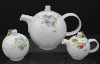 Auktion 351 / Los 8033 <br>Teekern, floral bemalt, plast. Frösche als Deckelgriffe, signiert Schneider o.ä., Kanne H-14,5cm