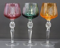Auktion 351 / Los 10020 <br>3x Buntglas-Weingläser, Nachtmann, beschliffen, je ca. H-21cm