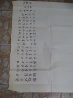 Auktion 351 / Los 15528 <br>Blatt mit gemalten Tusche Schriftzeichen, China, Blatt mit Läsuren, Knickstellen, 80x70 cm