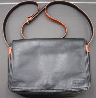 Auktion 351 / Los 13008 <br>Damen Umhängetasche von Bree , Leder Schwarz-Braun 