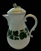 Auktion 351 / Los 8124 <br>Kaffeekanne "Meissen" Weinlaubdekor, 1.Wahl, H-24 cm