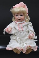 Auktion 351 / Los 12029 <br>Porzellankopfpuppe Armand Marseille , Schlafaugen , offener Mund mit  Zähnchen ,