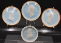 Auktion 352 / Los 8053 <br>4x div. Porzellan-Reliefbilder berühmter Persönlichkeiten, älter, Größte D-13cm