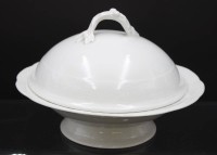 Auktion 352 / Los 8058 <br>Deckelterrine, KPM Berlin, Weißporzellan, guter Zustand, ca. H-16cm D-27cm