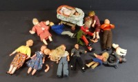 Lot Biegepüppchen etc, 2 Hunde, Puppenwagen