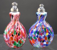 Auktion 352 / Los 10068 <br>2x Flacons, wohl Murano, farbige Einschmelzungen, Stöpsel je bestossen, ca. H-11,2cm
