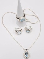 Auktion 353 / Los 1023 <br>schönes Silber-Set, 925er Silber, hellblaue facett. Steine, zus. 20,2gr., L-42cm, RG 60