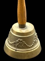 Auktion 353 / Los 16001 <br>kl. Bronze Tischglocke mit Holzgriff, H-12 cm