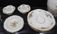 Auktion 360<br>9x Serviceteile, Rosenthal, Classic Rose, Moosrose, Kaffeekanne, 5x U.T., Ascher u. 2x Leuchter, Kanne H-24,5cm
