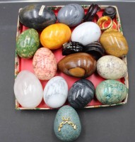 Los 15050 <br>14x div. Stein-Eier, ca. H-7,5cm