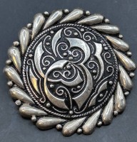 Auktion 370<br>gr. runde Silberbrosche, gepr&uuml;ft, D--5 cm, 11,9 gr