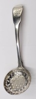 Auktion 353 / Los 11052 <br>Streulöffel, England, Silber, 46,9gr., L-15,8cm
