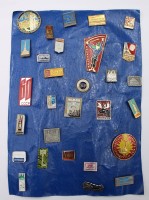 Auktion  / Los 7080 <br>kl. Konvolut div. Pins, Osteuropa