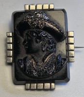 Auktion 370<br>antike Gemme, schwarzer Stein, beschnitzt mit Frauenkopf in versilb. Montur, 4x3,5 cm ??