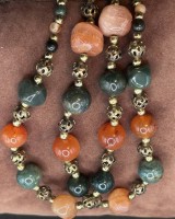 Auktion 370<br>Halskette mit div. Halbedelstein-Kugeln im Verlauf, L-ca. 80 cm