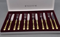 Auktion 354 / Los 11012 <br>Dessertbesteck komplett für 6 Personen, 12 Teile Christian Widmann , CLASSIQUE ,  Griffe vergoldet, gut erhalten, in orig. Schachtel, Messer L-ca. 17 cm