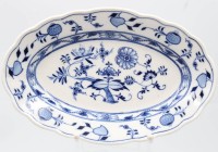 Auktion 364<br>kl. ovale Platte, Stadt Meissen, Zwiebelmuster, H-3,5cm B-27cm