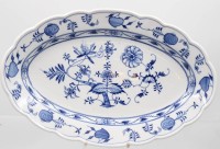 Auktion 364<br>ovale Platte, Stadt Meissen, Zwiebelmuster, 44 x 29cm