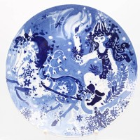 Auktion 354 / Los 8055 <br>Jahresteller 1979, Schneekönigin, Meissen, 1. Wahl, blaues Dekor, ca. D-25,7cm