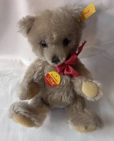 Auktion 357 / Los 12049 <br>Steiff Brummbär, neuwertig und komplett, H-27 cm, Druckstimme