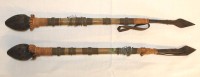 Los 15051 <br>Paar kurze Speere, wohl Afrika, Altersspuren, L-48cm