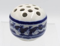 Auktion 354 / Los 9012 <br>Steck-Vase, signiert Flemming '89, blaues Dekor, ca. H-7cm D-8,5cm