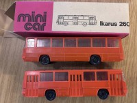Auktion 354 / Los 12053 <br>2x Icarus Autobusse, 1x in OVP, VEB Plastspielwaren Berlin ,DDR