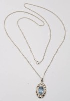 Auktion 355 / Los 1157 <br>Anhänger mit hellblauen fac, Stein an Kette, je 835er Silber, 8,2gr., L-70cm