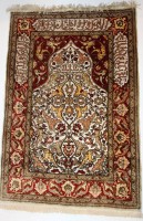 Auktion 355 / Los 13020 <br>kl. Wandteppich, Seide, arab. beschriftet, guter Zustand, ca. 99 x 62cm