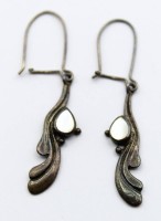 Auktion 361<br>Paar Ohrhänger, 925er Silber mit Mondstein, 1,9gr., L-2,5cm