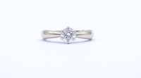 Auktion 355 / Los 1269 <br>Solitär Brillant Ring, WG 585/000, Brillant 1,0ct., si, i-j, Brillant mit 3 kleinen Abplatzer, 6,1g., RG 56