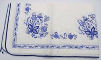 Auktion 355 / Los 13021 <br>Tischdecke, Zwiebelmuster, ca. 125 x 165cm