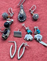 Auktion 355 / Los 1384 <br>10x div. einzelne Ohrstecker, bzw. beschädigte Paare, alles Silber