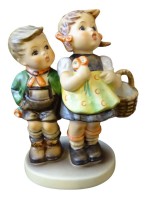 Auktion 355 / Los 9052 <br>Hummel Kinderpaar, Goebel, H-10 cm