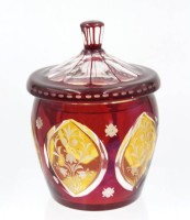 Auktion 364 / Los 10045 <br>schöne Rubin-Glas Bonbonniere, 19. Jhd., gute Erhaltung, ca. H-16,5cm