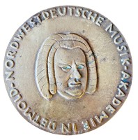 Auktion 356 / Los 15051 <br>gr. Bronze-Medaille "Musik-Akademie in Detmold" mit Bach-Portrait, D-13,5 cm