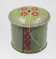 Auktion 356 / Los 15054 <br>Garndose, Blech, 20er Jahre, ca. H-7cm