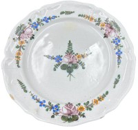 Auktion 356 / Los 9038 <br>Fayence Teller, Blumenbemalung, Altriss, 18/19.Jhd?,