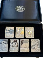 Auktion 356 / Los 11041 <br>Salvador DALI (1904-1989)  , 1979, 7 Silber-Plaketten -999- "Los 7 dias de Creation"" jede sign. und datiert, limitierte Auflage, dies G064, jede 126 gr. Feinsilber also zus. 882 gr., in orig. Holzkoffer mit Tischdisplay, Die Plakketten zeigen im Hochformatauf ihren sehr plastisch anmutenden, tw. mattierten Schauseiten surrealistisch verfremdete Motive der Schöpfungsgeschichte. Je  ca. 8x6,5 cm