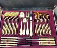 Auktion 356 / Los 11043 <br>72 tg. Besteck in Koffer "Nivella" Hartvergoldet, tw. unbenutzt