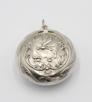 Auktion 356 / Los 11048 <br>Pillendose für Kette, Silber, Jugendstil, Libellendekor, 5,3gr., ca. D-3,5cm