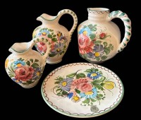 Los 9064 <br>4 Teile Ulmer Keramik mit Blumendekor, h&ouml;chster Krug 18 cm