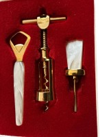 Auktion 356 / Los 16052 <br>Schöso Bar-Set in orig. Schachtel, vergoldet, mit Kunststoffgriffen, 60/70-er Jahre