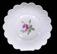 Auktion 357 / Los 8019 <br>grosser Teller "Meissen"Schwertermarke durchschliffen, Rosenmuster, D-29 cm