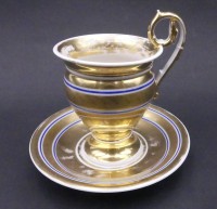 Auktion 357 / Los 8021 <br>Biedermeier-Tasse mit U.T., blaue Streifen und Gold, berieben, H-12 cm