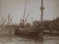 Auktion 357 / Los 5009 <br>alte Fotografie um 1900, wohl Hafern Hamburg, ger./Glas, RG 26 x 31cm, verso Stempel (Sammlung Peter Storck)