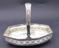 Auktion 366<br>kl. Henkelschale Silber-800-, 183 gr., mit Glaseinsatz, guter Zustand, H-5,5cm B-17cm