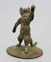 Auktion 357 / Los 15019 <br>kl. Bronze, stehende Katze, wohl Wien, wohl Fehlteil auf Pfote, ca. H-6,3cm